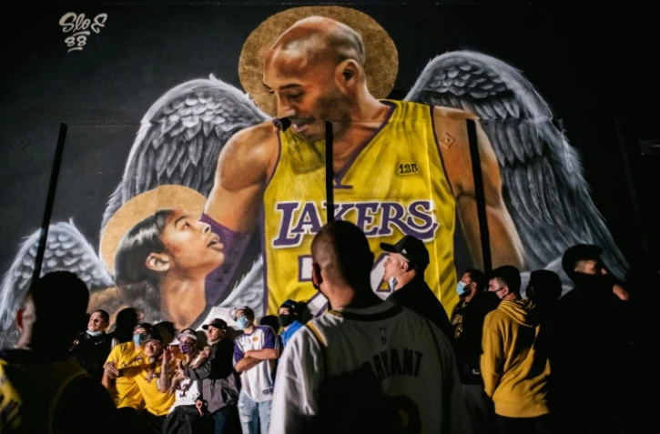 Une fresque murale de Kobe Bryant et de sa fille Gianna Bryant, le 11 octobre 2020 Ă Los Angeles