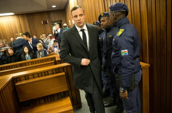 L'athlète paralympique sud-africain Oscar Pistorius arrive au tribunal de Pretoria, le 6 juillet 2016