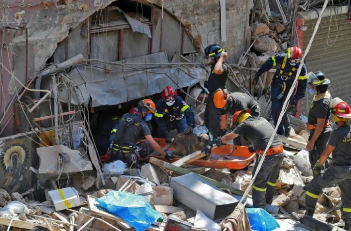 Les recherches continuent à Beyrouth pour tenter de trouver des survivants après l'explosion dans la capitale libanaise, le 6 août