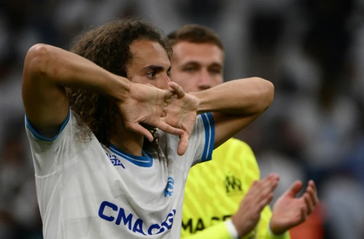 Le milieu de terrain français de l'Olympique de Marseille Matteo Guendouzi après la défaite et l'élimination de l'OM par le Panathinaikos en match retour du troisième tour préliminare de la Ligue des champions, au stade Vélodrome de Marsielle le 15 août 2023