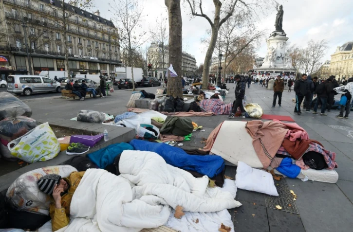 Campement de migrants sur la place de la République, le 21 décembre 2015 à Paris