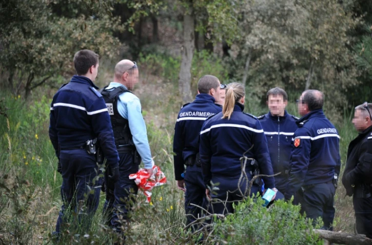 Les gendarmes procèdent à des investigations, à Saint-Trojan sur l'île d'Oléron, le 11 mars 2016