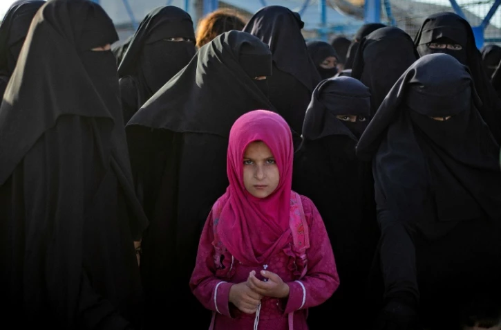 Des femmes et une fillette dans le camp d'al-Hol en Syrie, le 26 août 2022
