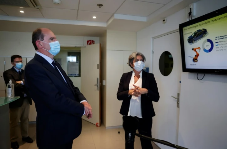 Le nouveau Premier ministre Jean Castex en visite sur le site de recherche et de production de semi-conducteurs du groupe X-FAB France, le 4 juillet 2020 Ă Coudray-Montceaux (Essonne)