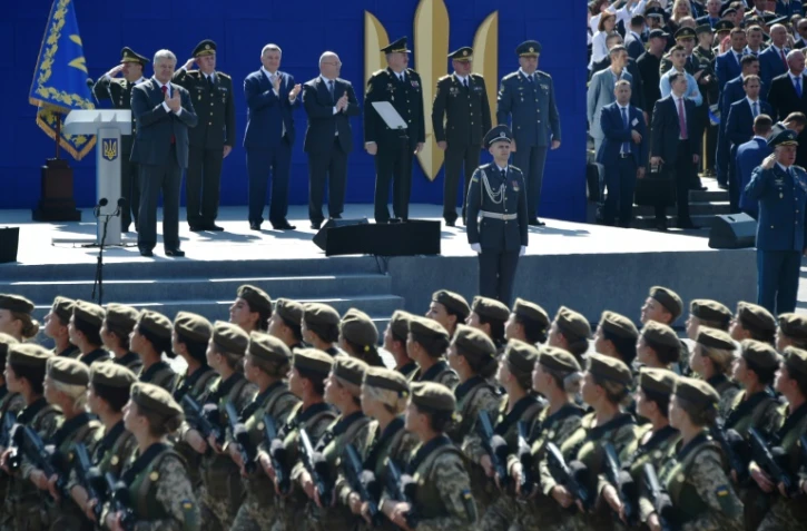 Le président ukrainien Petro Porochenko assiste à la parade militaire organisée à Kiev pour le 27e anniversaire de l'indépendance de l'Ukraine, le 24 août 2018