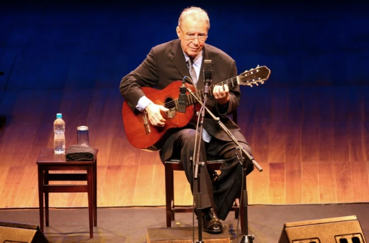 Le chanteur et musicien brésilien Joao Gilberto lors d'un concert à Sao Paulo, le 14 août 2008