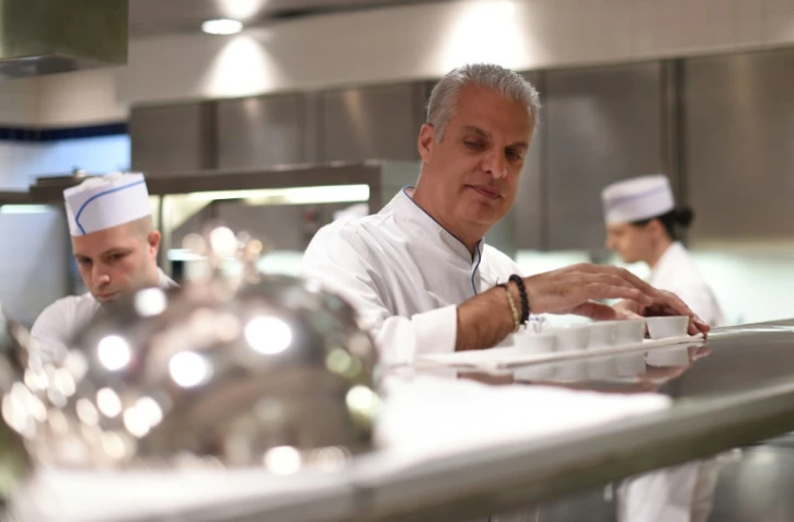 Le Français Eric Ripert, chef et co-propriétaire du restaurant "Le Bernardin" à New York, le 16 mai 2016 dans les cuisines de son établissement