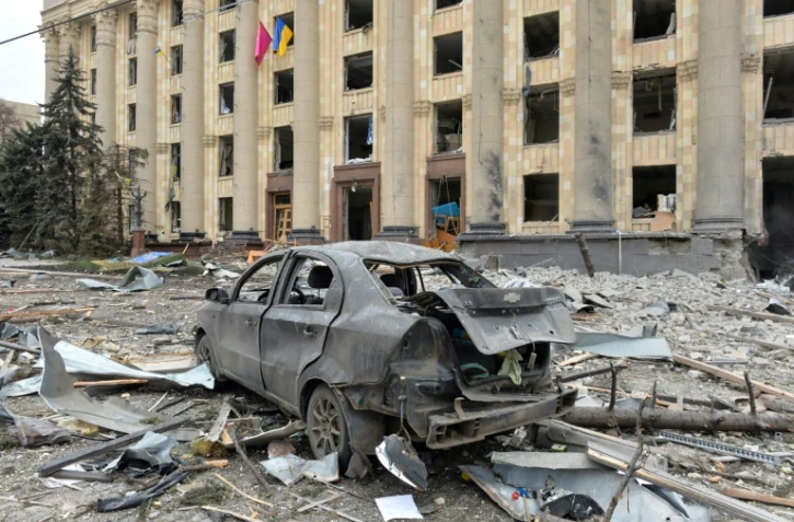 La mairie de Kharkiv en Ukraine frappée par des bombardements russes, le 1er mars 2022