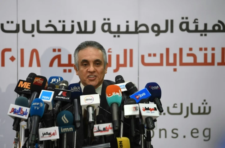 Le porte-parole de l'Autorité nationale des élections en Egypte, Mahmoud el-Chérif, s'adresse aux journalistes le 28 mars 2018 au Caire, au troisième jour de l'élection présidentielle