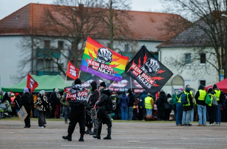 Des manifestants rassemblés contre un congrès du parti d'extrême droite allemand AfD à Riesa, dans l'est du pays, le 11 janvier 2025