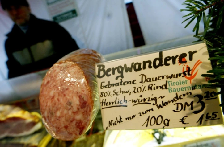 Prix affiché en deutsche mark et en euro le 28 décembre 2001 à Kehl, en Allemagne