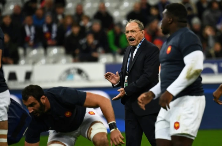 Le sélectionneur du XV de France, Jacques Brunel (d), avant le test-match contre l'Afrique du Sud, au Stade de France, le 10 novembre 2018