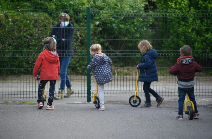 Dans la cour de récréation d'une école à Bruz (Ile-et-Vilaine), le 12 mai 2020