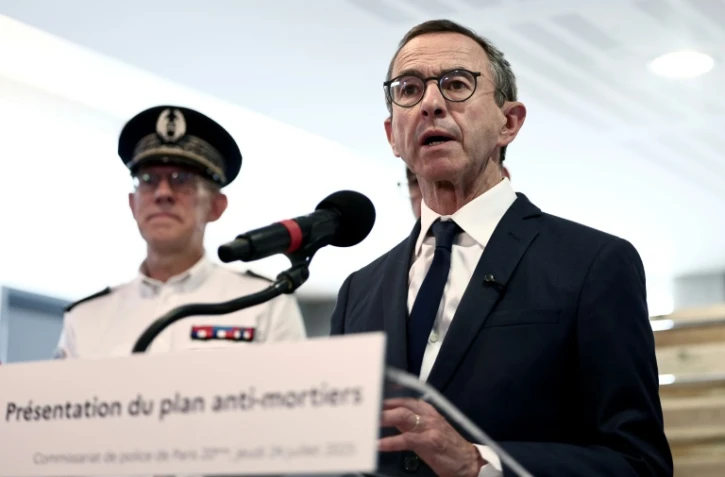 Le ministre de l'Intérieur Bruno Retailleau lors d'une visite au commissariat du 20e arrondissement de Paris le 24 juillet 2025