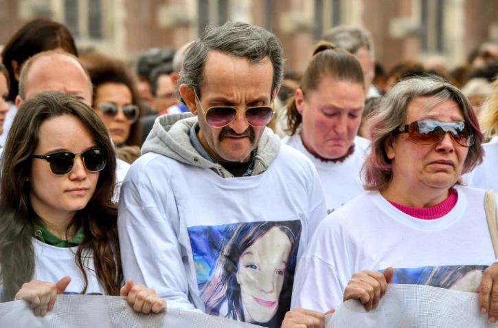 La mère, le père et la soeur d'Angélique lors de la marche blanche, le 1er mai 2018 à Wambrechies