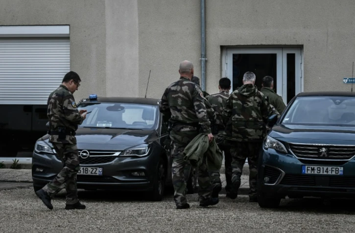Des gendarmes lors des opérations de recherche pour localiser la joggeuse disparue Agathe Hilairet à Vivonne, le 13 avril 2025 dans la Vienne