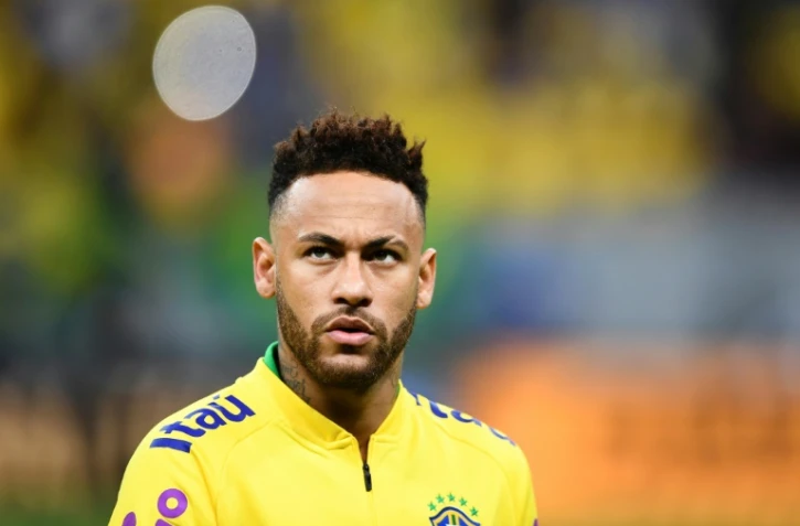 Le footballeur Neymar à l'échauffement avant Brésil-Qatar à Brasilia le 5 juin 2019
