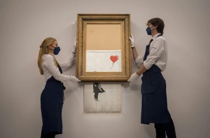 "L'amour est dans la poubelle" ("Love is in the Bin") de Banksy, présenté chez Sotheby's à Londres le 3 septembre 2021