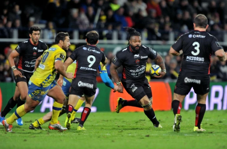 Le centre de Toulon Mathieu Bastareaud lors du choc de Top 14 contre l'ASM Clermont au stade Michelin, le 28 novembre 2015