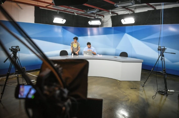 Des journalistes de Medyascope préparent une émission qui sera diffusée sur internet, le 16 mai 2018 à Istanbul