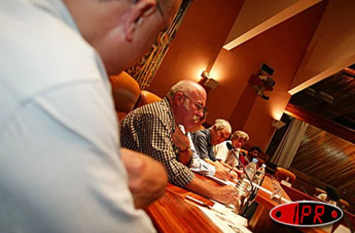 Mardi 9 novembre 2004
Le conseil régional veut structurer la filière du Bourbon pointu, un café de haut de gamme