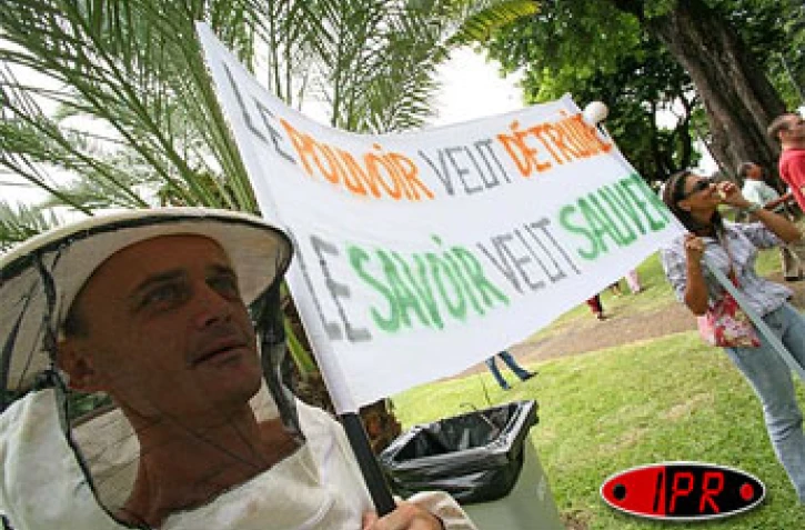 Mercredi 15 février 2006 -

Manifestation devant la préfecture contre l'utilisation des pesticides chimiques dans la lutte contre les pesticides
