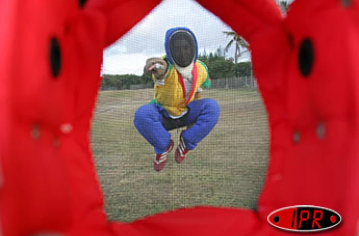 Le premier championnat de canne de combat sera organisé le samedi 16 et le dimanche 17 octobre 2004 au Port