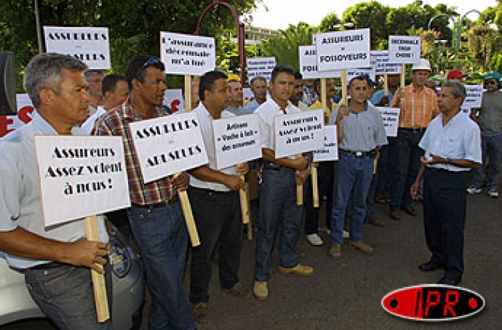 Lundi 26 janvier 2004
Les artisans du Bâtiment ont manifesté devant la préfecture