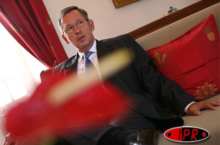 Lundi 21 août 2006 -
Le préfet Laurent Cayrel quitte La Réunion après un an passé dans l'île