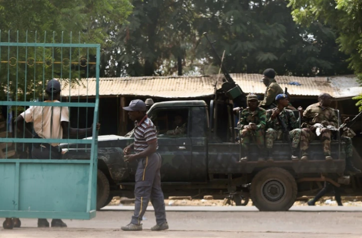 Des soldats mutins dans une rue de Bouaké, le 13 janvier 2017
