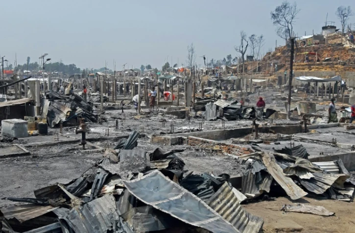 Un camp de réfugiés rohingyas ravagé par un incendie à Ukhia, le 23 mars 2021 au Bangladesh