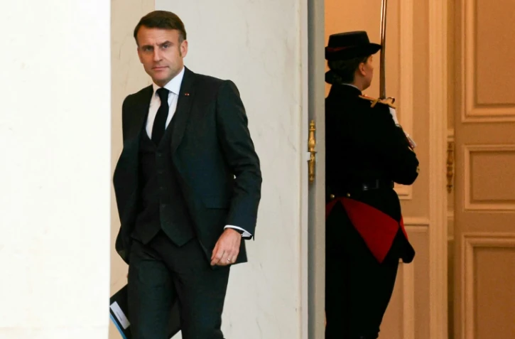 Le président Emmanuel Macron à la sortie du Conseil des ministres à l'Elysée, le 11 décembre 2024 à Paris