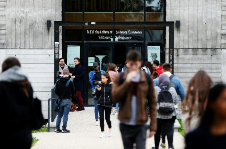 Des dizaines de milliers de bacheliers ont été écartés des filières de leurs choix à la fac par le tirage au sort --seul dispositif légal pour départager les candidats-- en raison de la hausse démographique