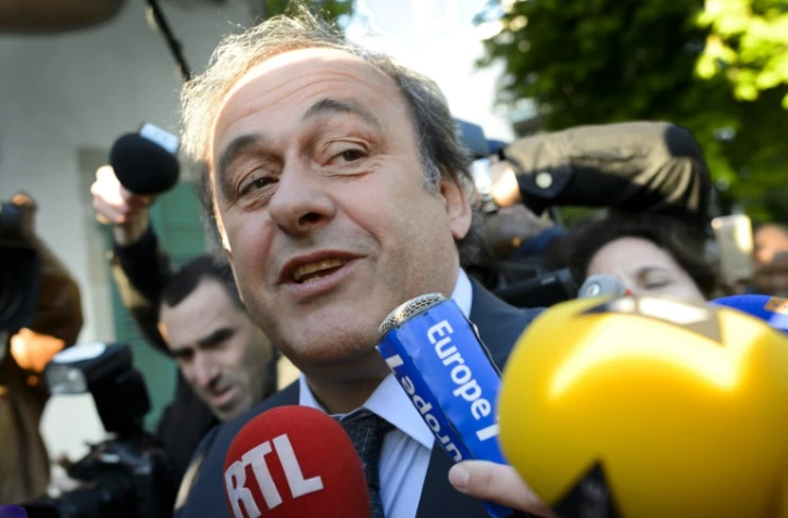 Michel Platini entouré par la presse à son arrivée au TAS à Lausanne, le 29 avril 2016