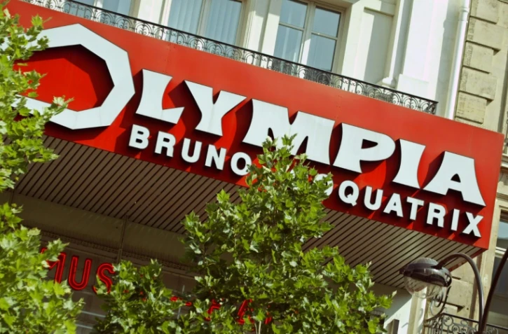 Photo, prise le 11 juillet 2003 à Paris, de la devanture de la salle de spectacle de l'Olympia