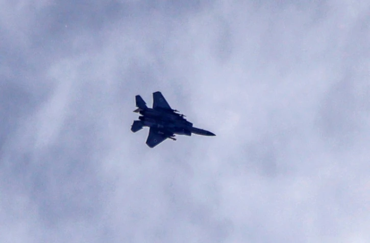 Un avion de chasse israélien survole la région de Marjayoun, dans le sud du Liban, le 3 juin 2026