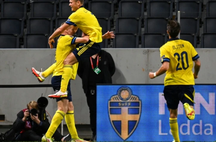 La joie du milieu de terrain suédois, Viktor Claesson, après avoir marqué le 2e but face à l'Espagne, lors des qualifications pour le Mondial-2022 au Qatar, le 2 septembre 2021 à Solna
