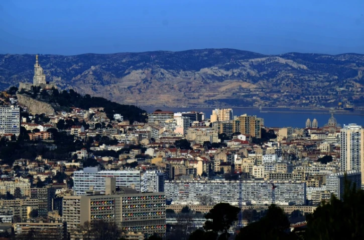 Vue générale de Marseille avec à gauche la basilique Notre-Dame de la Garde, le 19 janver 2019