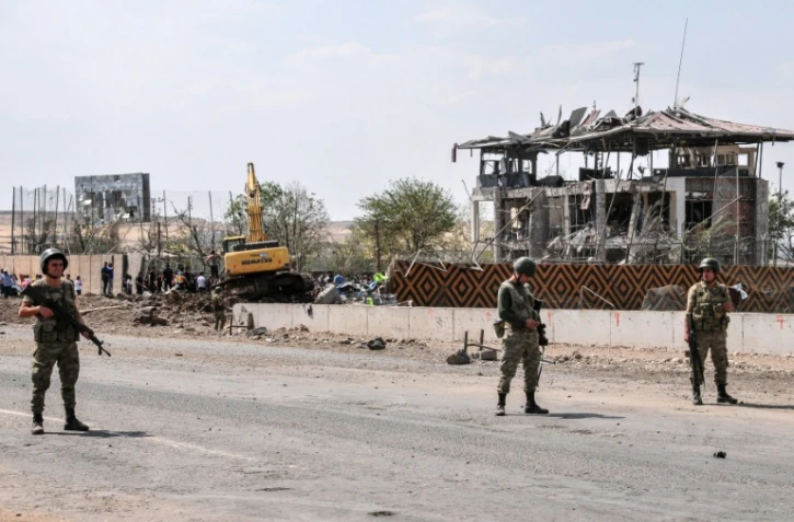 Des soldats turcs montent la garde à Diyarbakir, dans le sud-est de la Turquie, le 15 août 2016