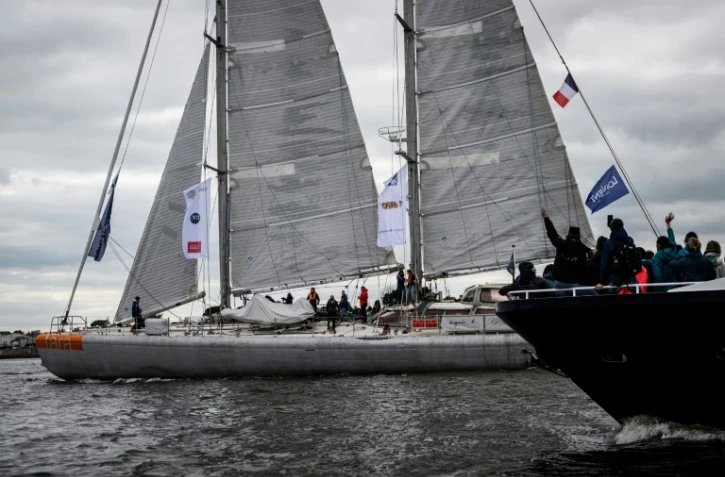 La goélette scientifique Tara quitte Lorient pour un périple de plus de 25.000 km destiné à mieux comprendre l'impact des pollutions humaines sur le monde invisible de l'océan, le 2 avril 2023