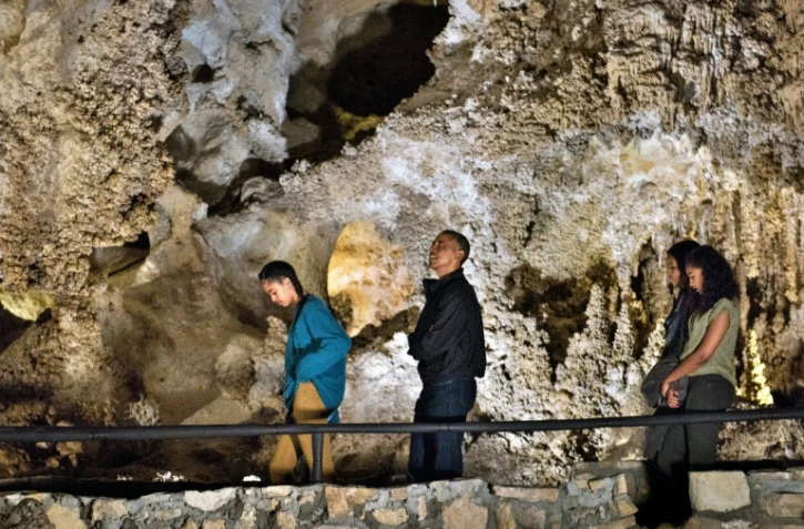 La famille de Barack Obama visite une grotte du parc national de Carlsbad au Nouveau-Mexique le 17 juin 2016