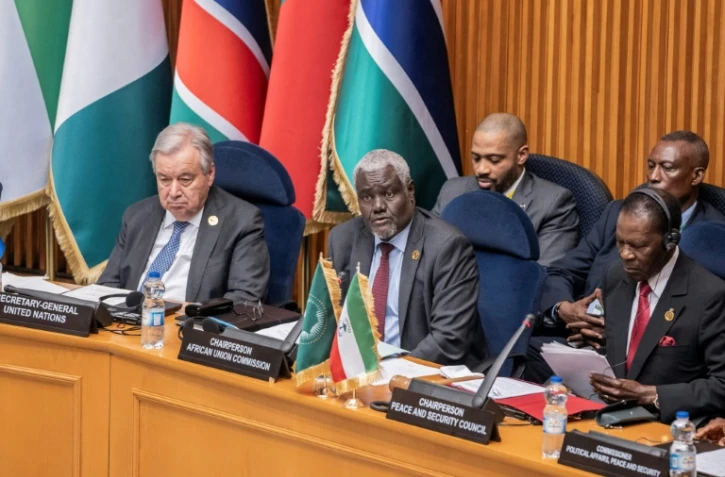 (De gauche à droite) Le secrétaire général des Nations unies, Antonio Guterres, le président de la Commission de l'Union africaine, Moussa Faki, et le président de la Guinée équatoriale, Teodoro Obiang Nguema Mbasogo, assistent à la réunion du Conseil de paix et de sécurité de l'Union africaine (UA) à Addis-Abeba, le 14 février 2025