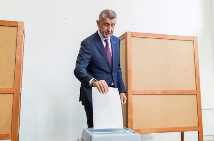 Le candidat Andrej Babis vote lors des législatives à Ostrava, le 3 octobre 2025 en République tchèque