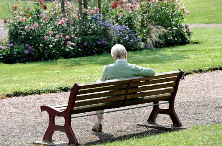 En 2016, cinq millions de personnes de plus de 15 ans ne rencontrent et passent du temps que très rarement avec famille, amis, voisins ou connaissances, selon une enquête du Crédoc