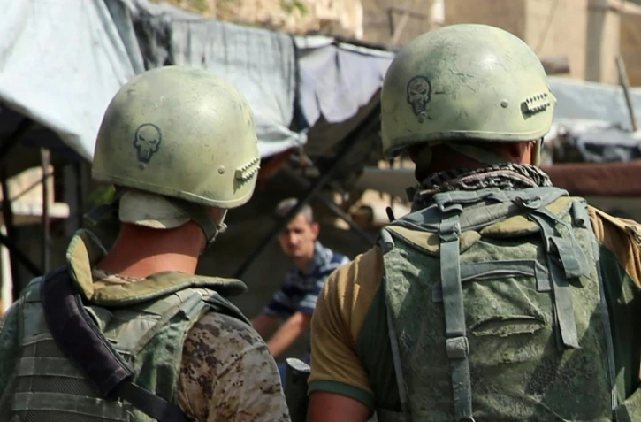 Des soldats russes dans une rue de Deir Ezzor en Syrie, le 15 septembre 2017