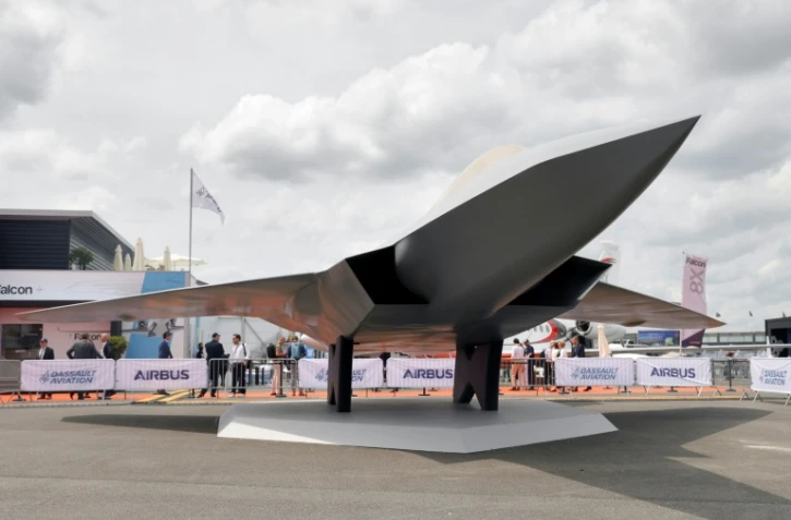 Une maquette du NGF, futur avion de combat européen du programme Scaf présenté au Bourget, le 20 juin 2023 