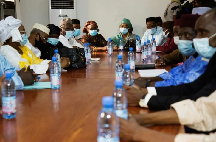 Une délégation du mouvement de contestation qui a mobilisé pendant des semaines contre le président malien Ibrahim Boubacar Keïta, avant une rencontre avec la junte au pouvoir, le 26 août 2020 à Bamako.