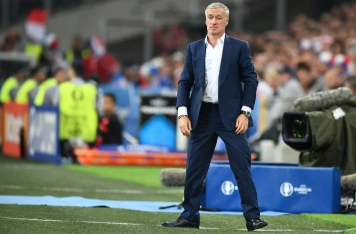 Le sélectionneur de la France Didier Deschamp suit le match face à l'Albanie lors de l'Euro au Vélodrome, le 15 juin 2016