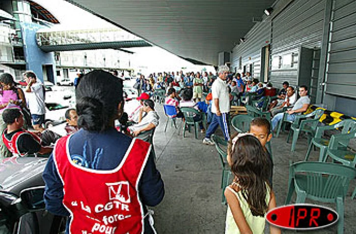 Les grévistes de la chambre de commerce entament leur 17ème jour de grève ce vendredi 9 mai 2003