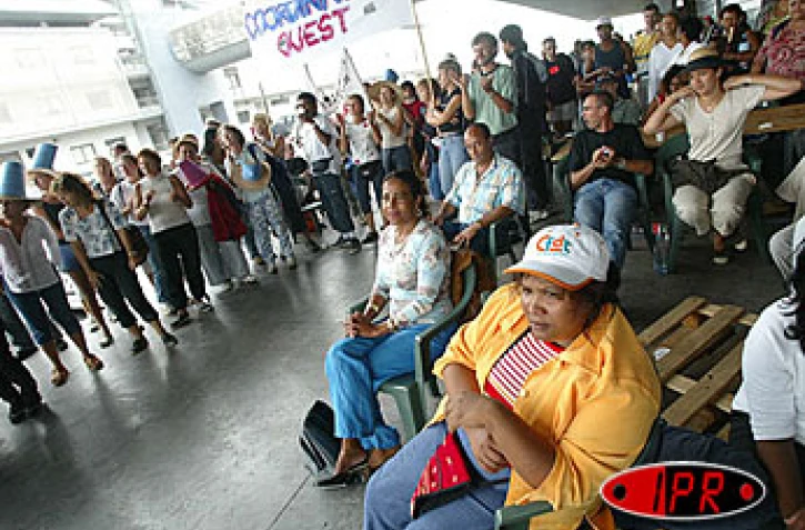 Mercredi 7 mai 2003. Les grévistes de la chambre de commerce entament leur 16ème jour de grève